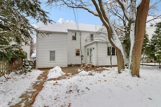 $299,900 | 438 Shoreland Drive, Racine, WI 53402