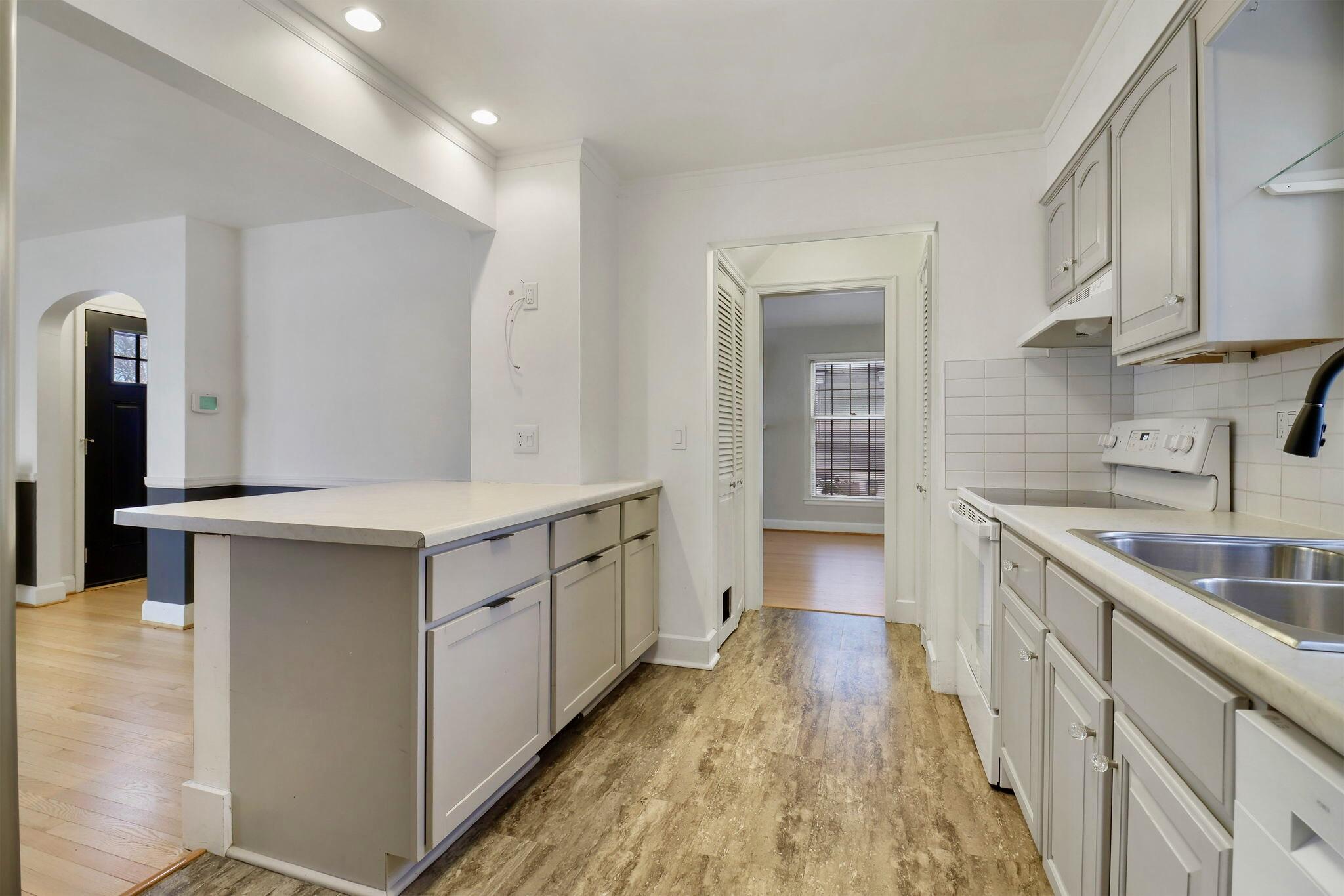 438 Shoreland Drive Racine, WI 53402 - Photo 10 of 26 IMG_2387