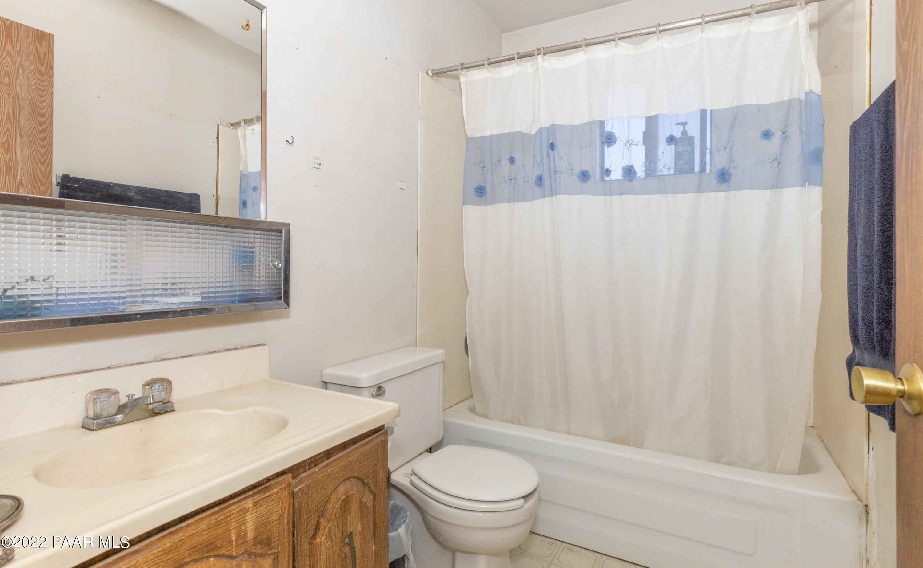 3201 North Robert Road Prescott Valley, AZ 86314 - Photo 12 of 16 Guest Bathroom