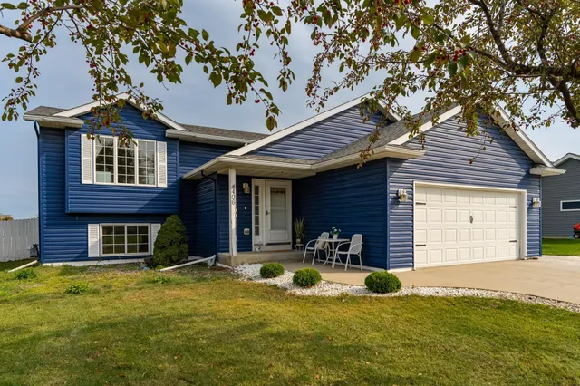 $305,000 | 406 7th Street Northwest, Dodge Center, MN 55927