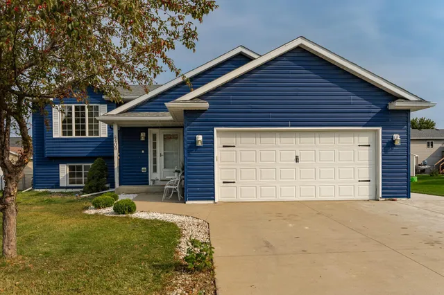 $305,000 | 406 7th Street Northwest, Dodge Center, MN 55927