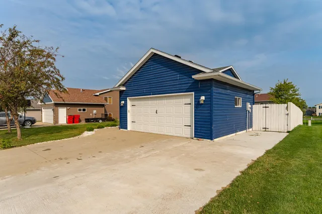 $305,000 | 406 7th Street Northwest, Dodge Center, MN 55927