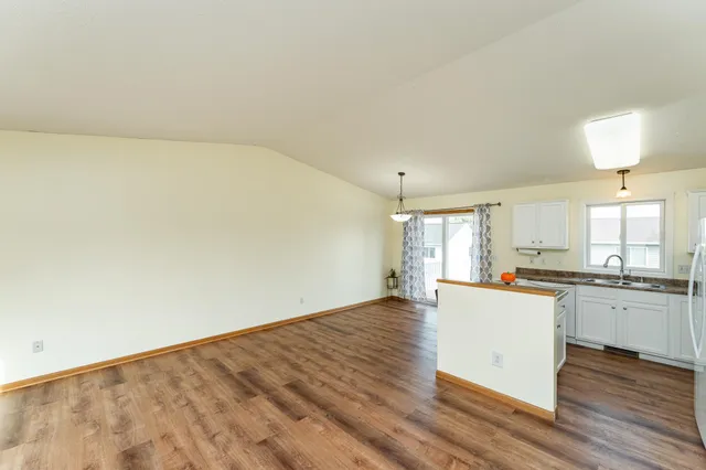 $305,000 | 406 7th Street Northwest, Dodge Center, MN 55927