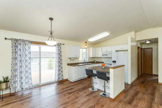 $305,000 | 406 7th Street Northwest, Dodge Center, MN 55927