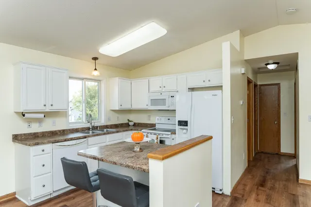 $305,000 | 406 7th Street Northwest, Dodge Center, MN 55927