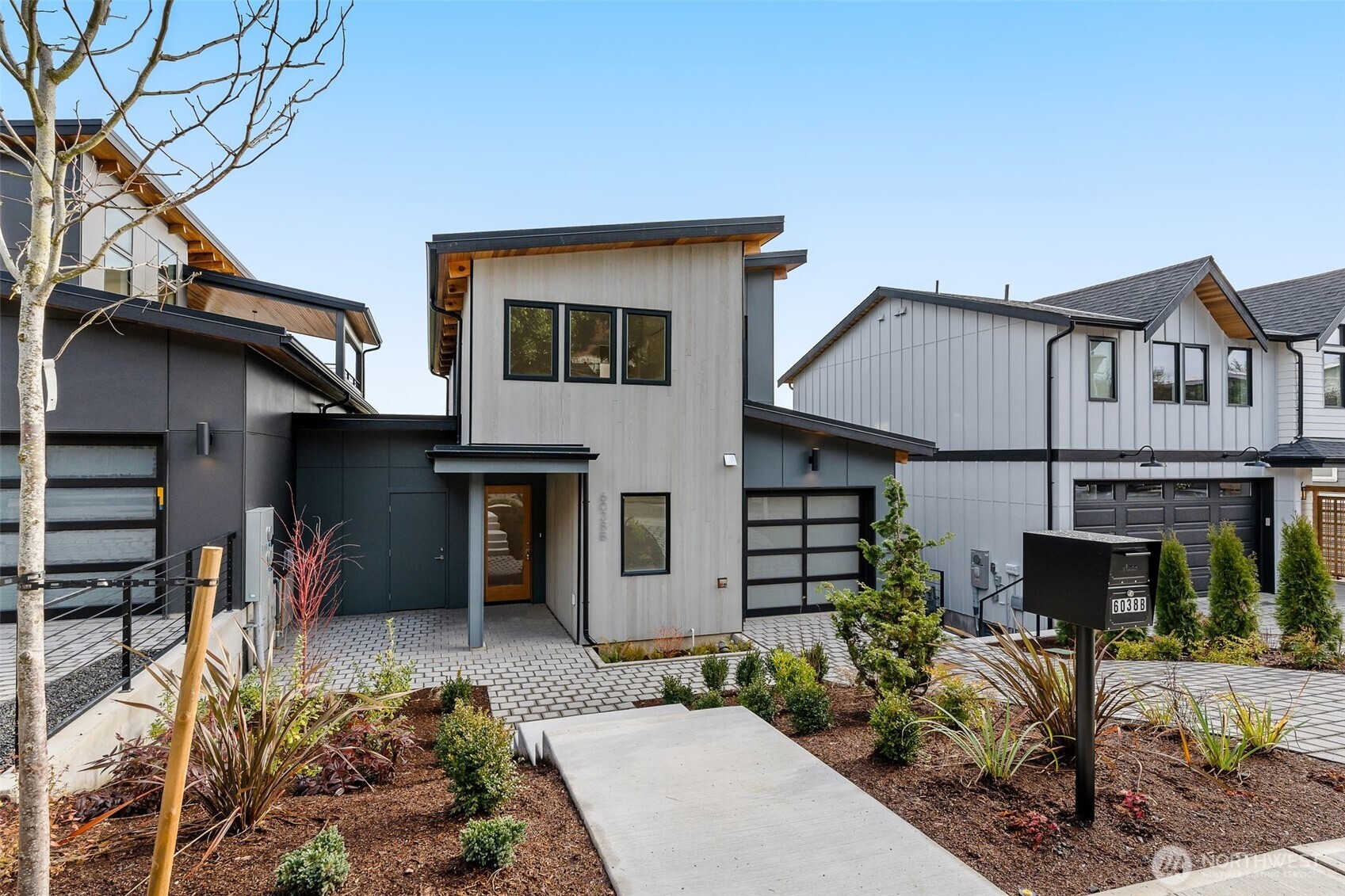 6038 50th Avenue Northeast, Unit B Seattle, WA 98115 - Photo 1 of 25