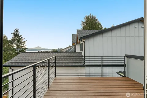 $1,228,000 | 6038 50th Avenue Northeast, Unit B, Seattle, WA 98115