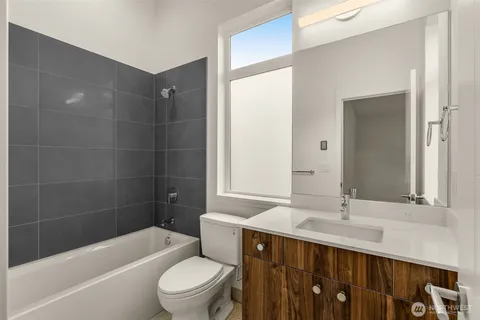 $1,228,000 | 6038 50th Avenue Northeast, Unit B, Seattle, WA 98115