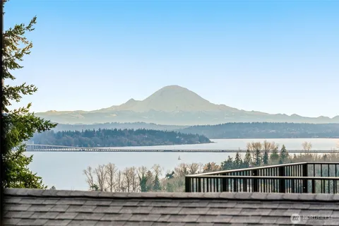 $1,228,000 | 6038 50th Avenue Northeast, Unit B, Seattle, WA 98115