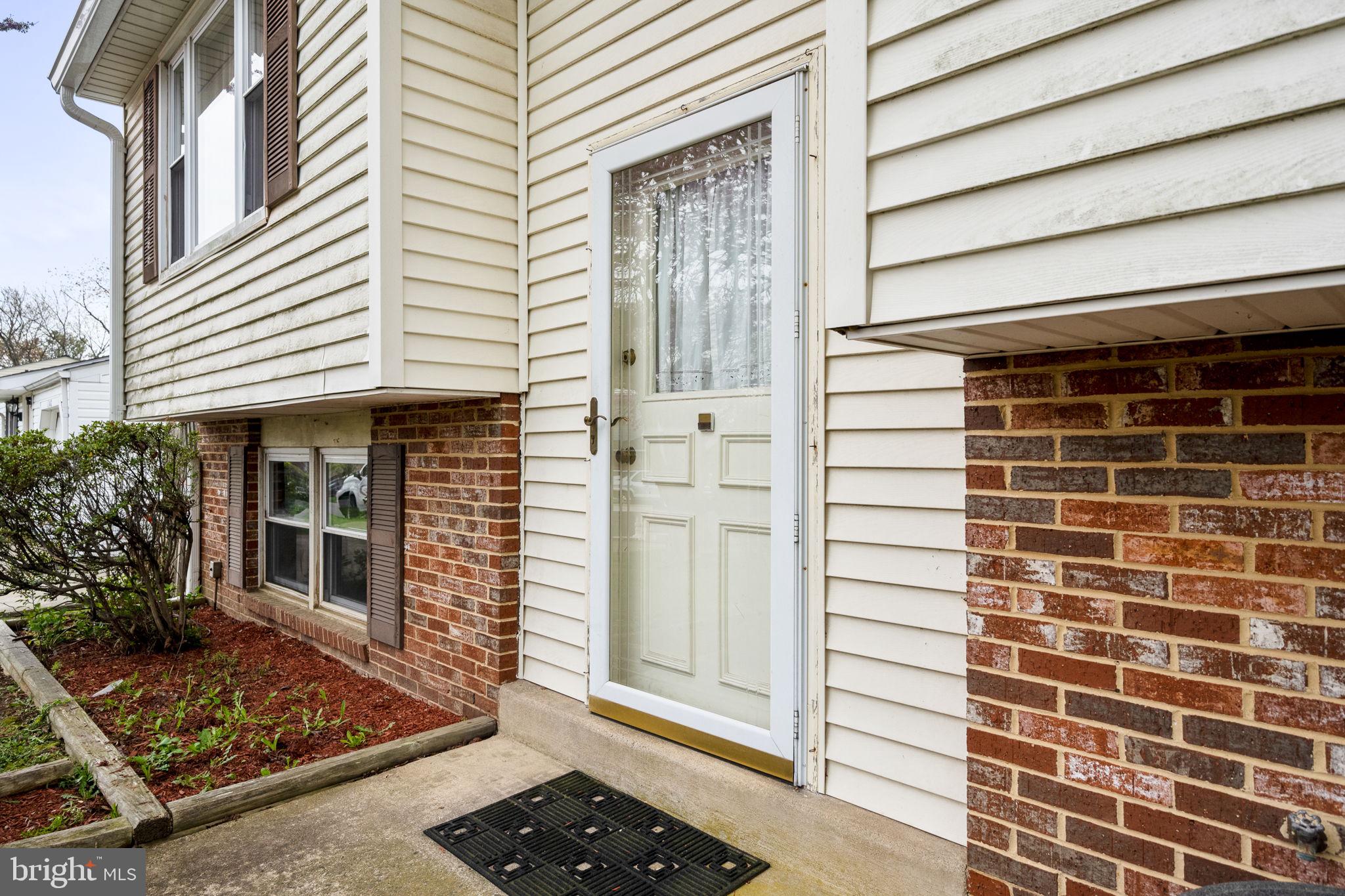 1306 East Beech Road Sterling, VA 20164 - Photo 4 of 33 Gallery Image 4