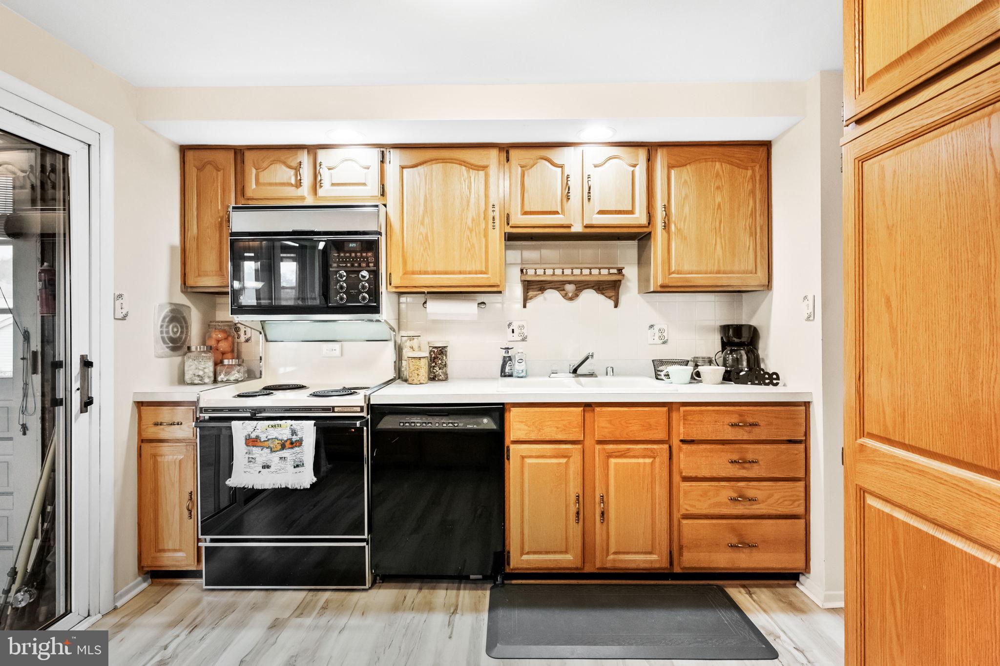 1306 East Beech Road Sterling, VA 20164 - Photo 10 of 33 Gallery Image 10