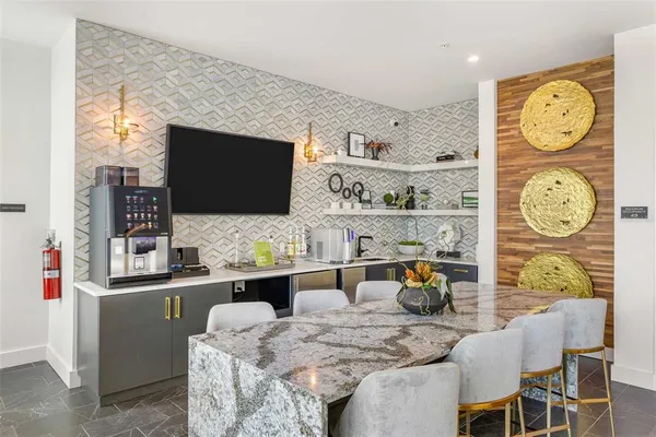 $3,261 | 601 North 12th Street, Unit B5, Tampa, FL 33602