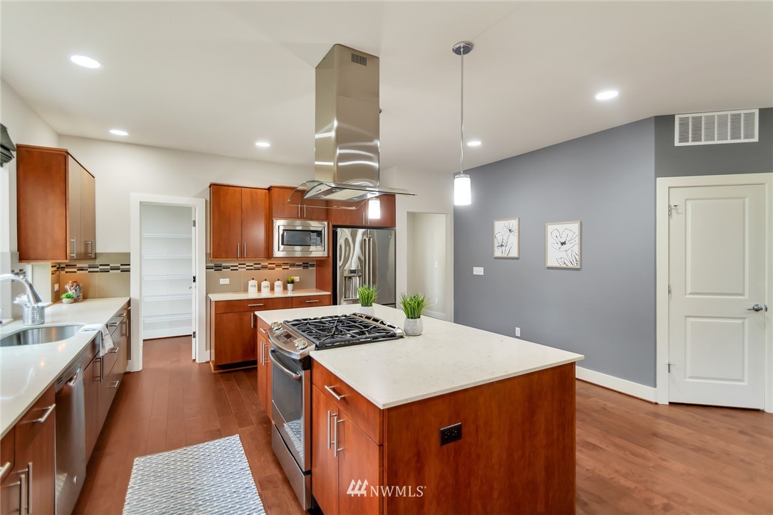 5106 Northeast 11th Place Renton, WA 98059 - Photo 6 of 27 Gallery Image 6
