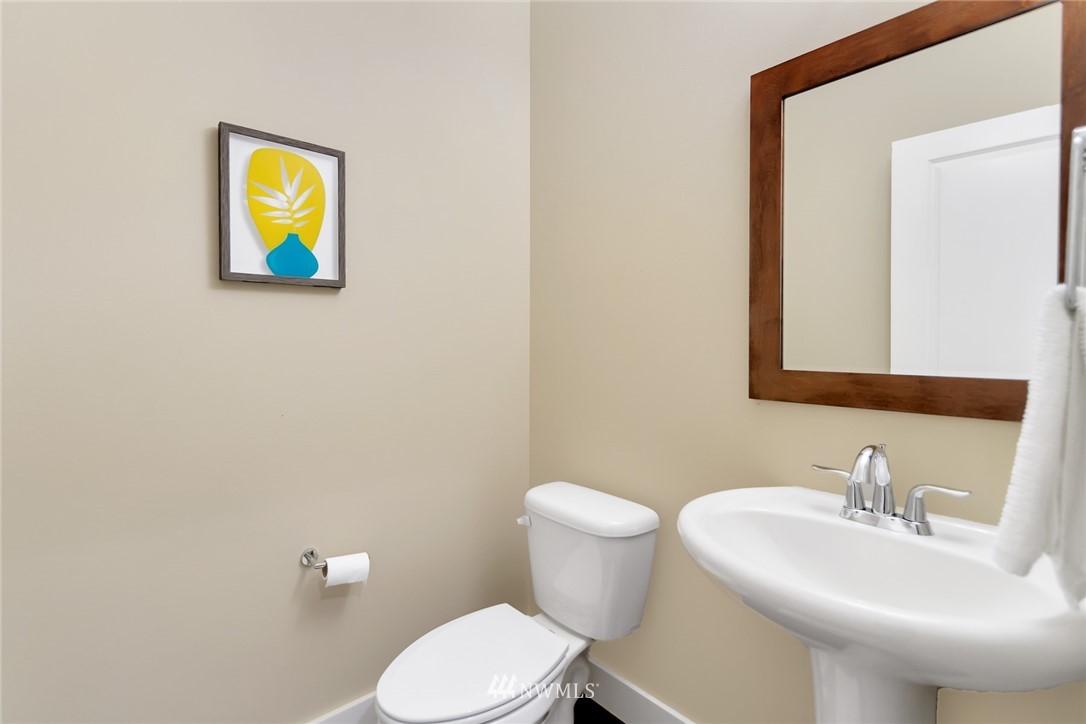 5106 Northeast 11th Place Renton, WA 98059 - Photo 9 of 27 Gallery Image 9