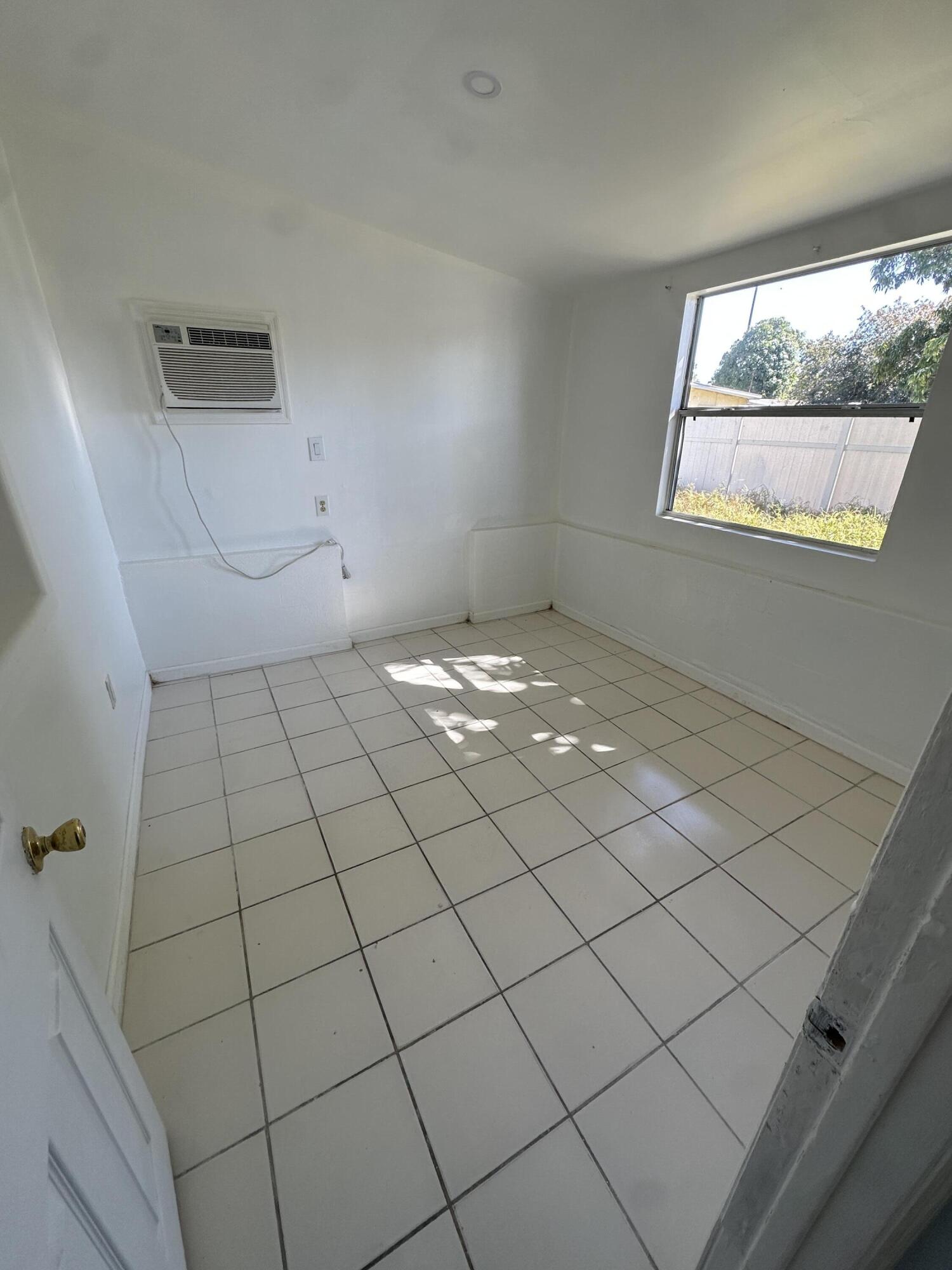 2024 Golfview Court Fort Pierce, FL 34950 - Photo 7 of 10 IMG_2987