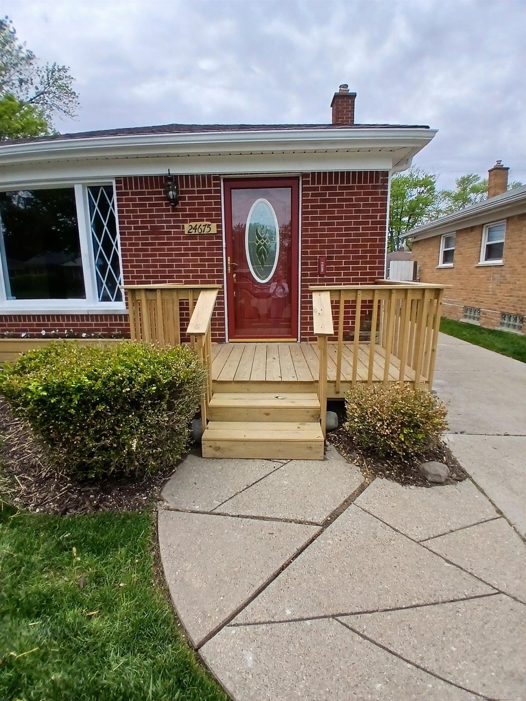 24675 Ridgecroft Avenue Eastpointe, MI 48021 - Photo 3 of 31