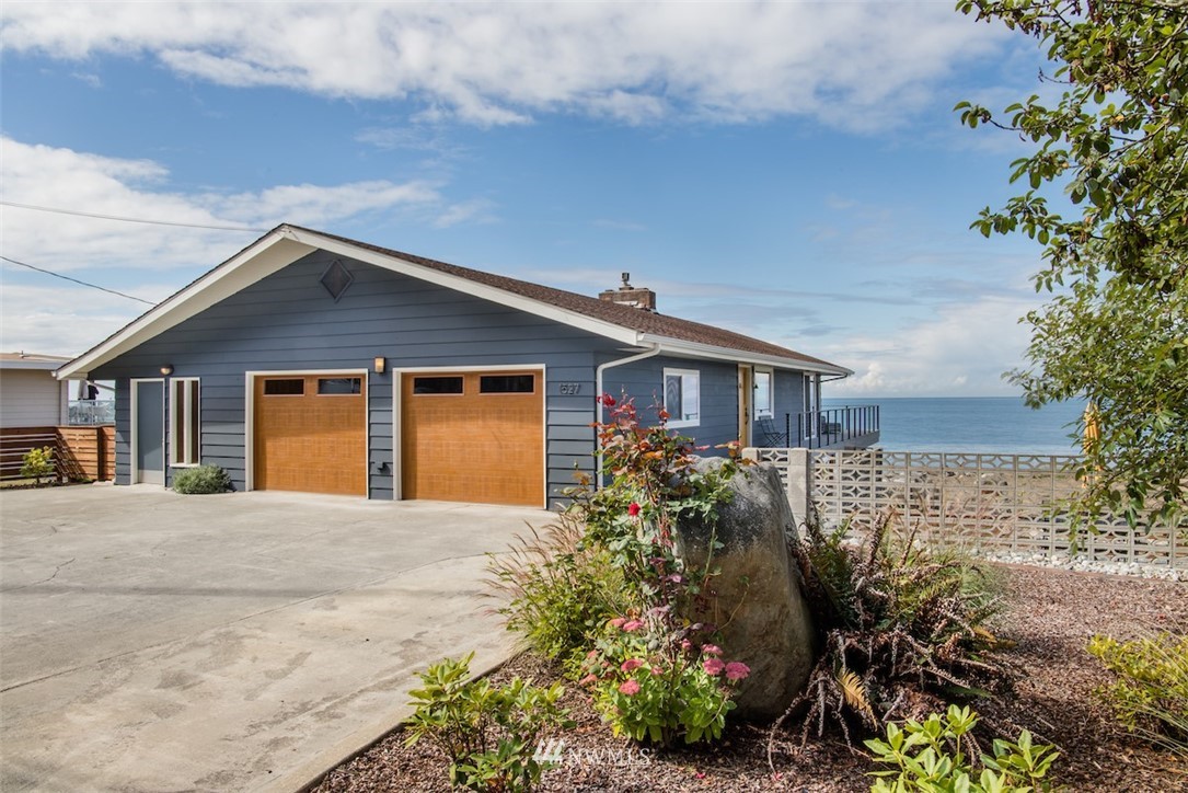1527 West Beach Road Oak Harbor, WA 98277 - Photo 2 of 25 Gallery Image 2