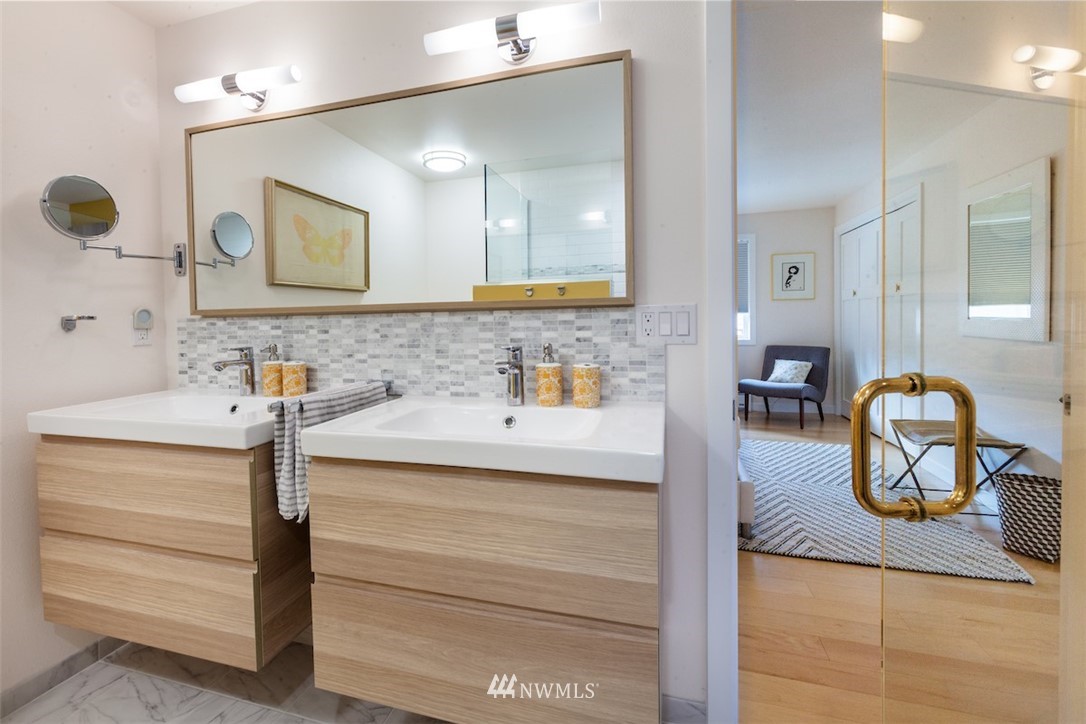1527 West Beach Road Oak Harbor, WA 98277 - Photo 12 of 25 Gallery Image 12