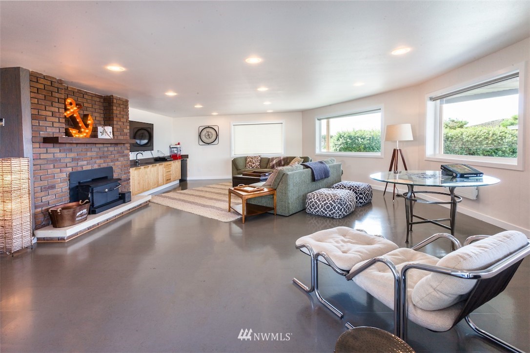 1527 West Beach Road Oak Harbor, WA 98277 - Photo 16 of 25 Gallery Image 16