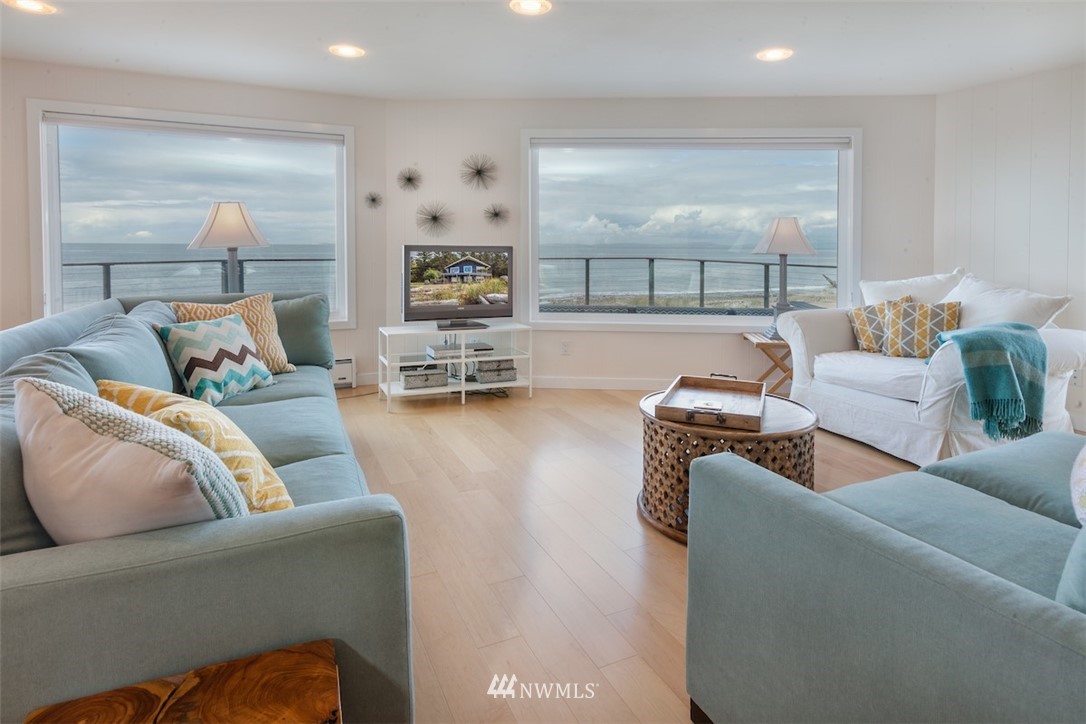 1527 West Beach Road Oak Harbor, WA 98277 - Photo 3 of 25 Gallery Image 3