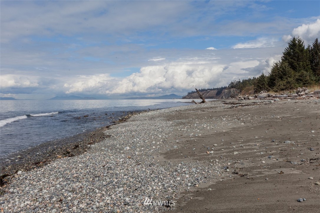 1527 West Beach Road Oak Harbor, WA 98277 - Photo 10 of 25 Gallery Image 10
