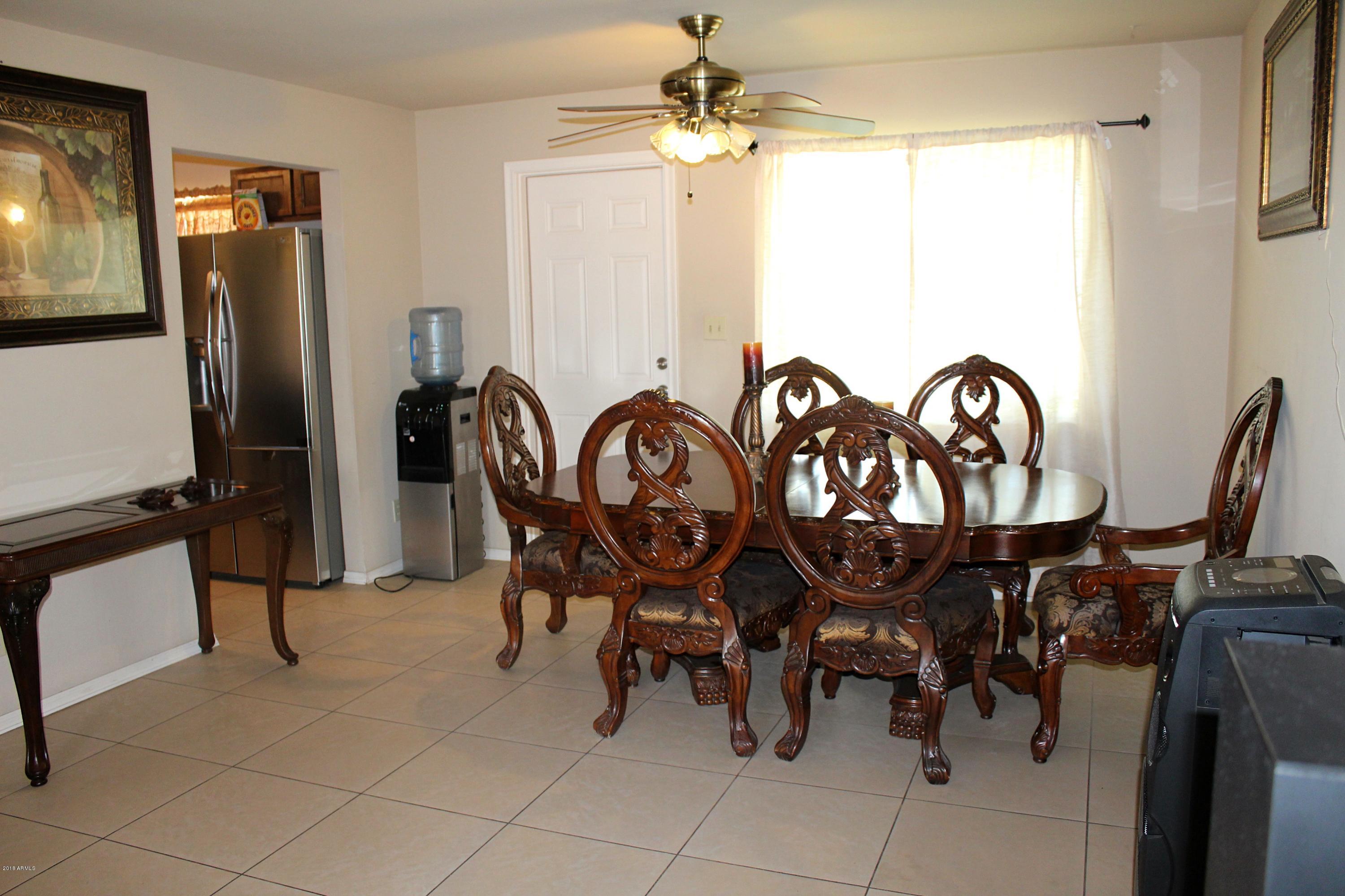 Kitchen Dining Area