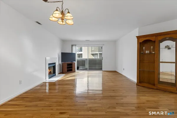 $2,400 | 13 Harbour Close, Unit 13, New Haven, CT 06519