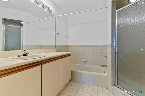 $2,400 | 13 Harbour Close, Unit 13, New Haven, CT 06519