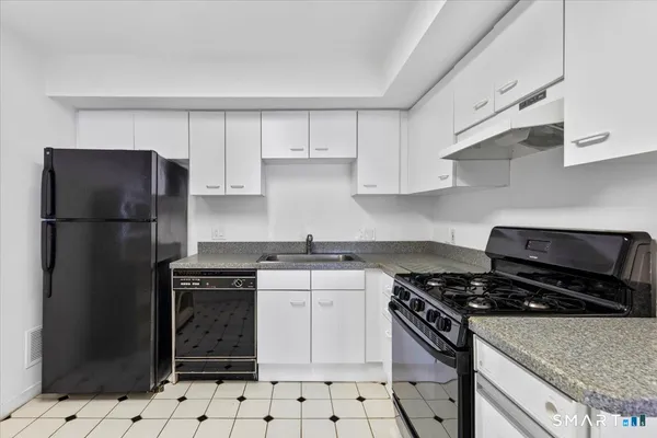 $2,400 | 13 Harbour Close, Unit 13, New Haven, CT 06519