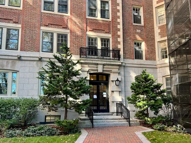 $1,299,000 | 983 Memorial Drive, Unit 502, Cambridge, MA 02138