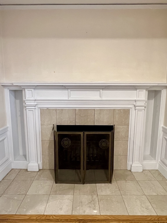 983 Memorial Drive, Unit 502 Cambridge, MA 02138 - Photo 7 of 33 a living room with a fireplace