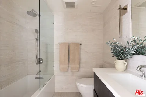$1,950,000 | 818 North Doheny Drive, Unit 1001, West Hollywood, CA 90069