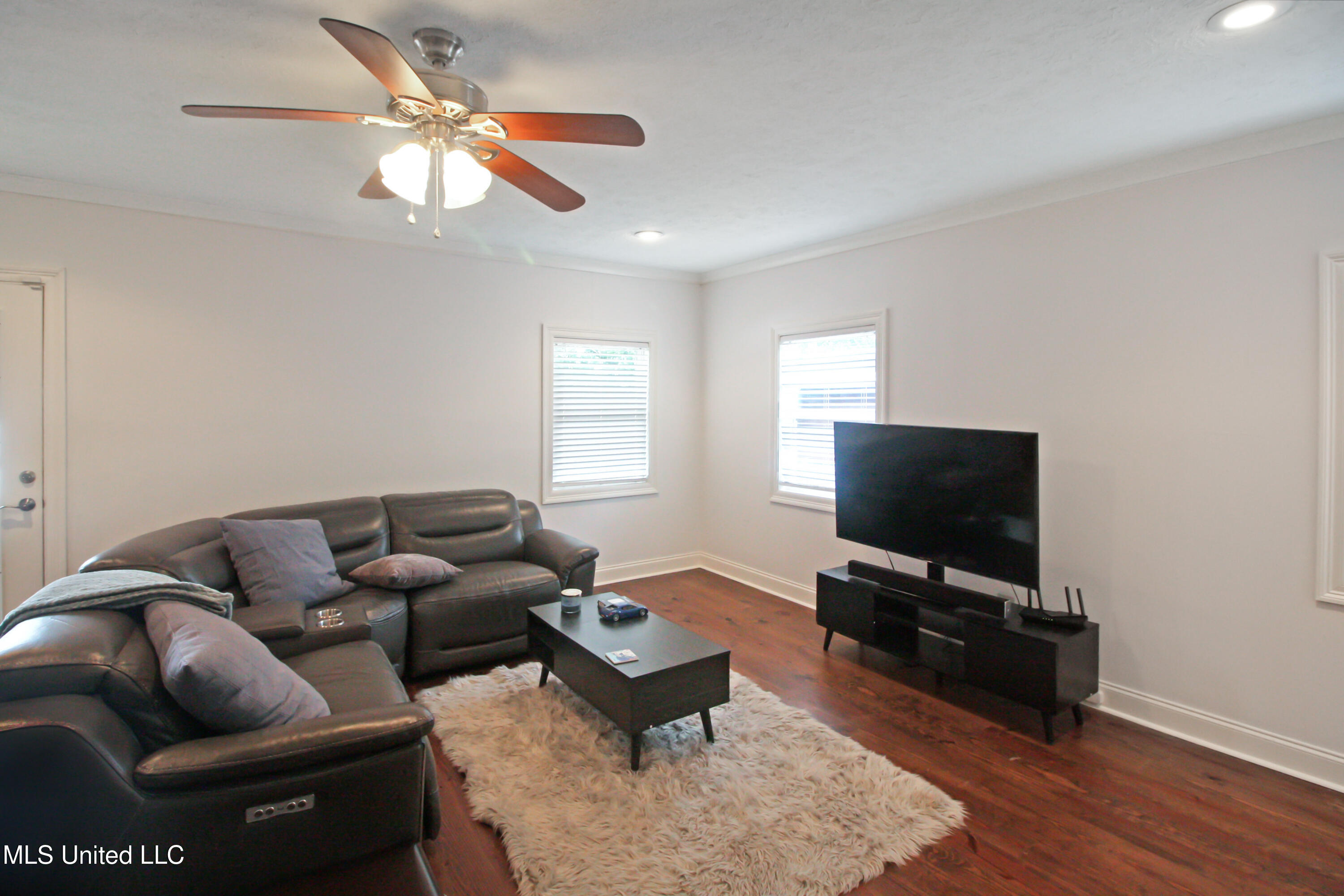 1611 Kent Avenue Jackson, MS 39211 - Photo 2 of 32 IMG_9505