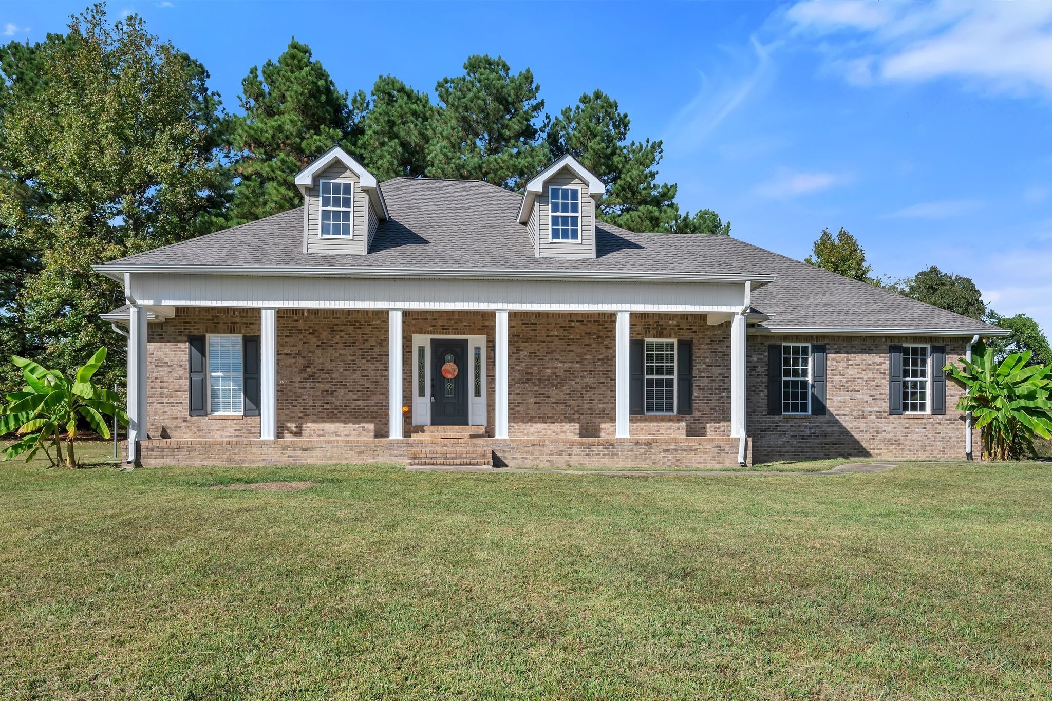2044 Old Blacktop Road McEwen, TN 37101 - Photo 4 of 45 front view of a house with a yard
