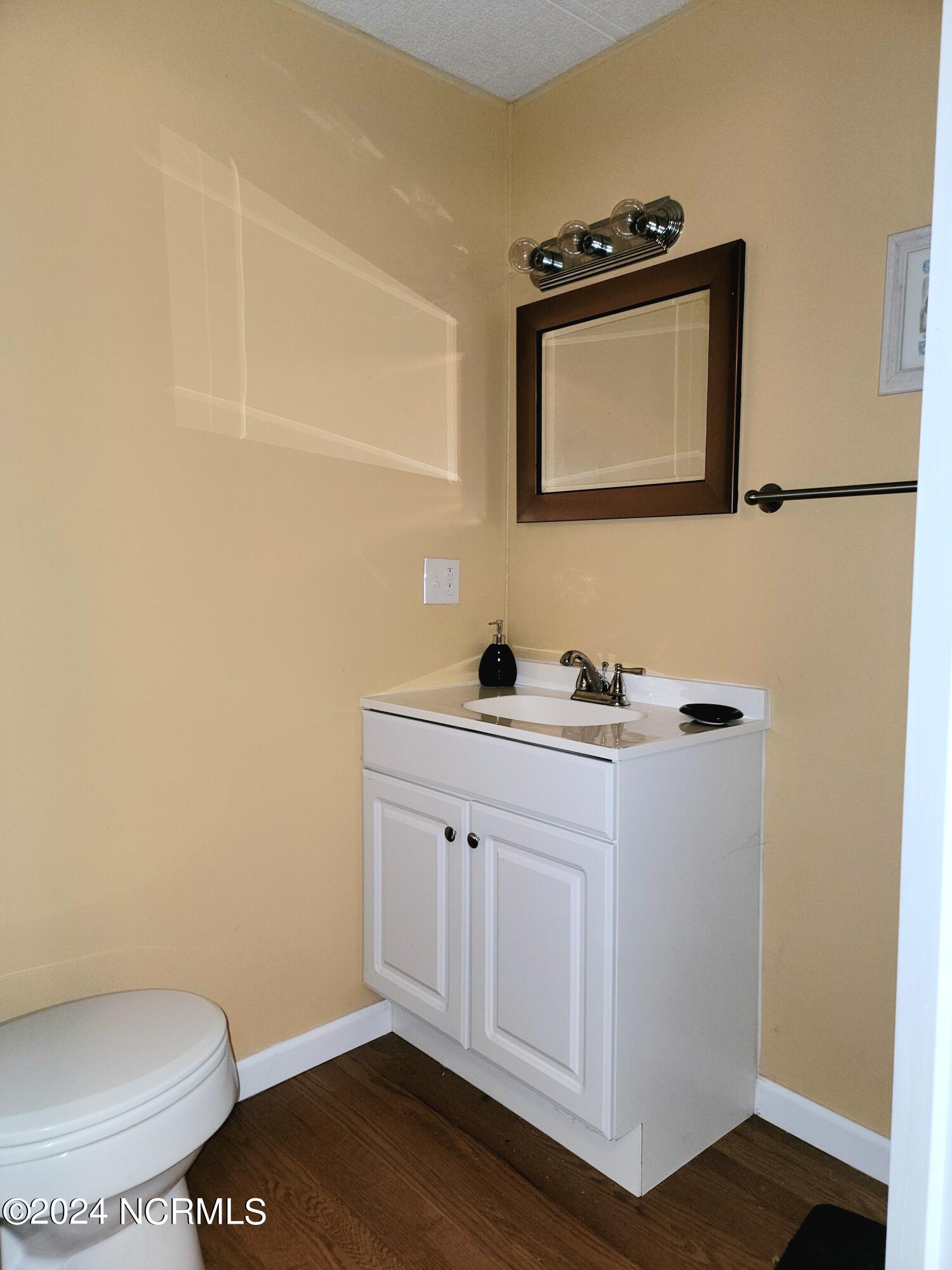5822 White Line Road Ayden, NC 28513 - Photo 5 of 15 2nd bath pic 1