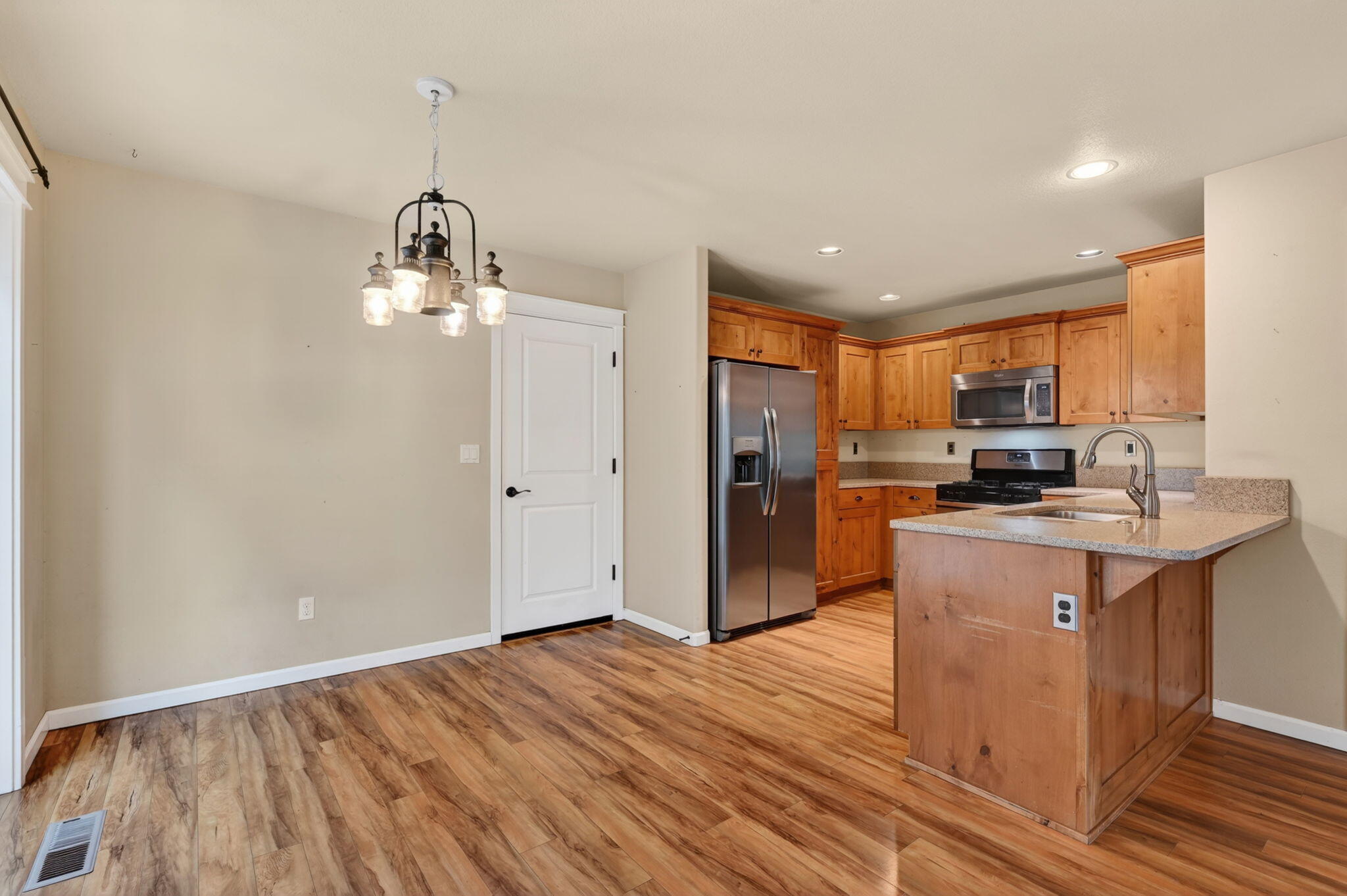 20252 Badger Road Bend, OR 97702 - Photo 11 of 36 20252-Badger-Rd-Bend-OR-97702-120