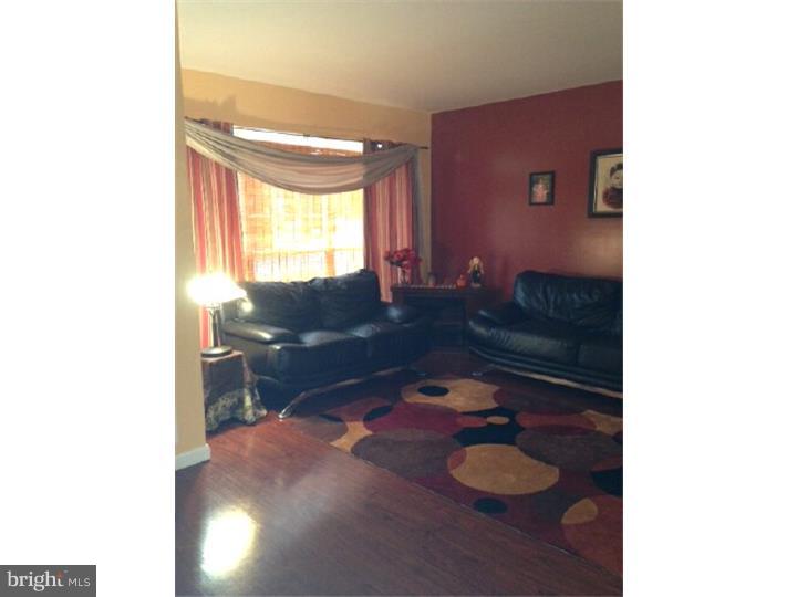 149 Crossing Way Lindenwold, NJ 08021 - Photo 2 of 23 Living Room