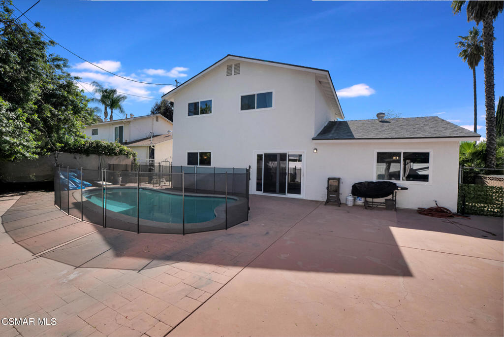 926 Talbert Avenue Simi Valley, CA 93065 - Photo 28 of 41 a view of a house with backyard and sitting area