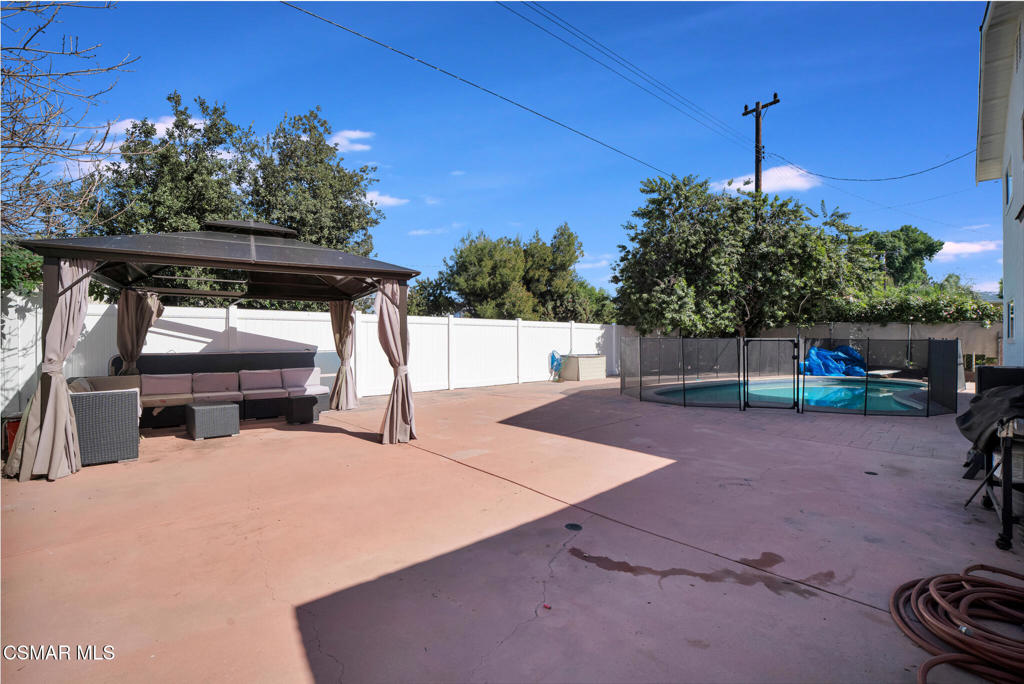 926 Talbert Avenue Simi Valley, CA 93065 - Photo 29 of 41 a backyard of a house with lots of green space
