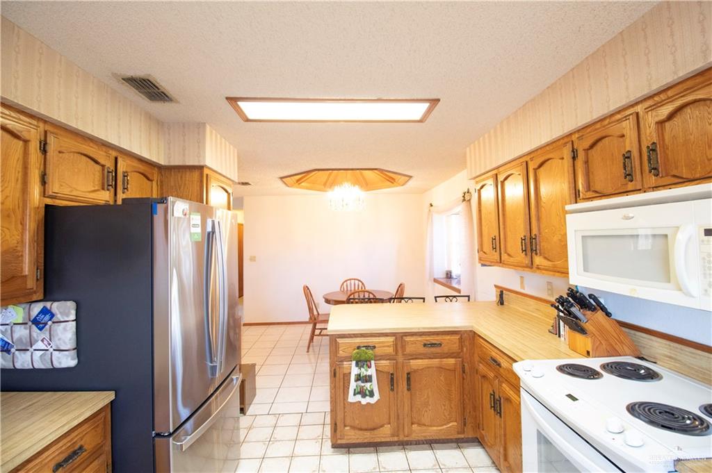 401 Taurus Street Mission, TX 78572 - Photo 8 of 18 a utility room with closet dryer and washer
