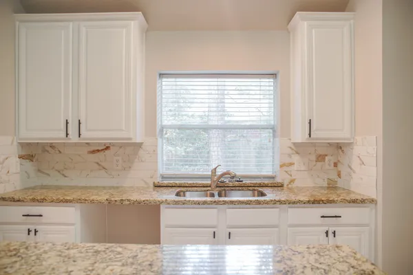 $2,600 | 91 North Willow Point Circle, The Woodlands, TX 77382