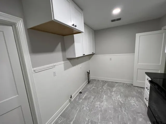 a view of utility room