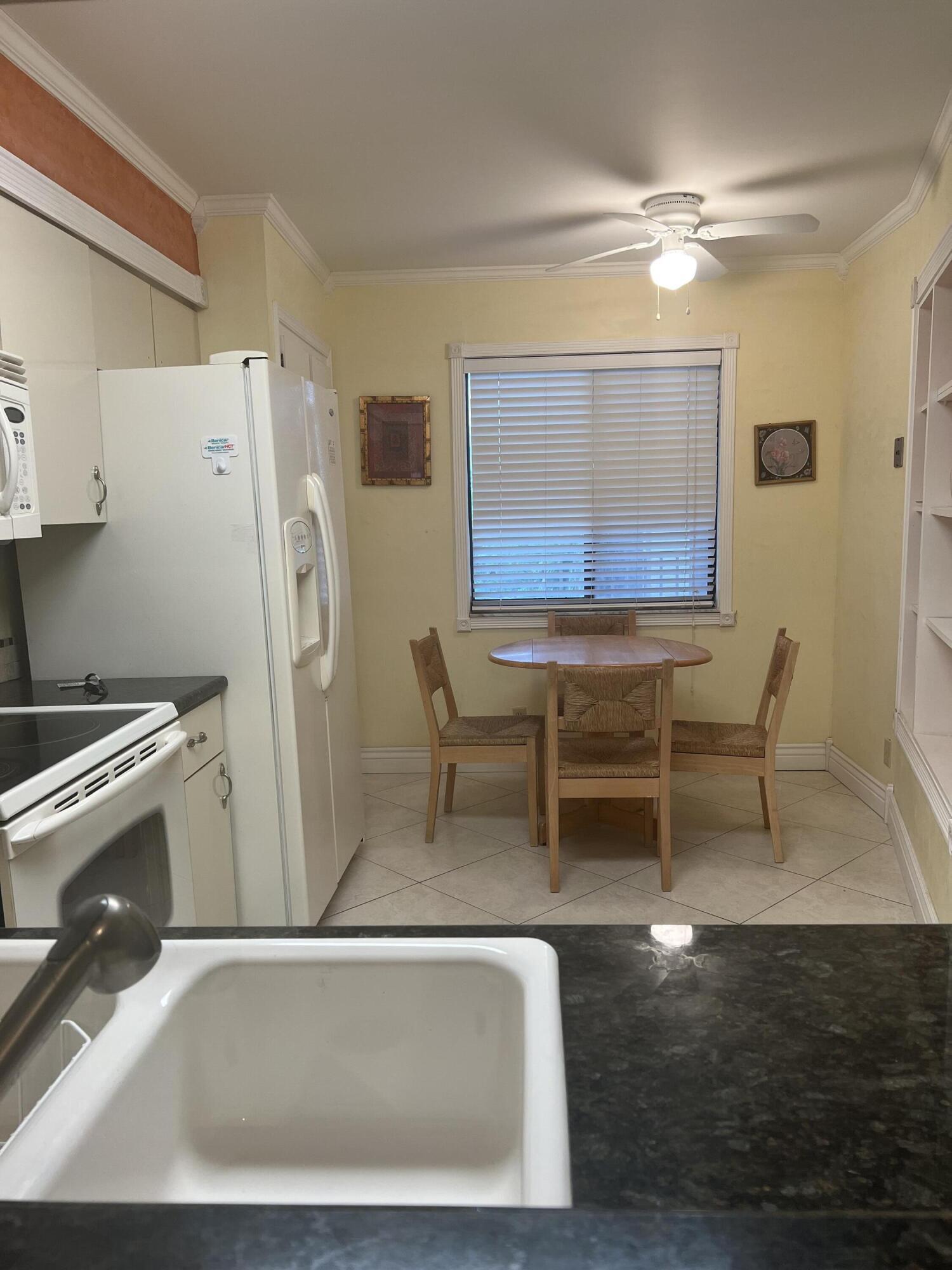 14475 Strathmore Lane, Unit 501 Delray Beach, FL 33446 - Photo 17 of 53 Luge kitchen