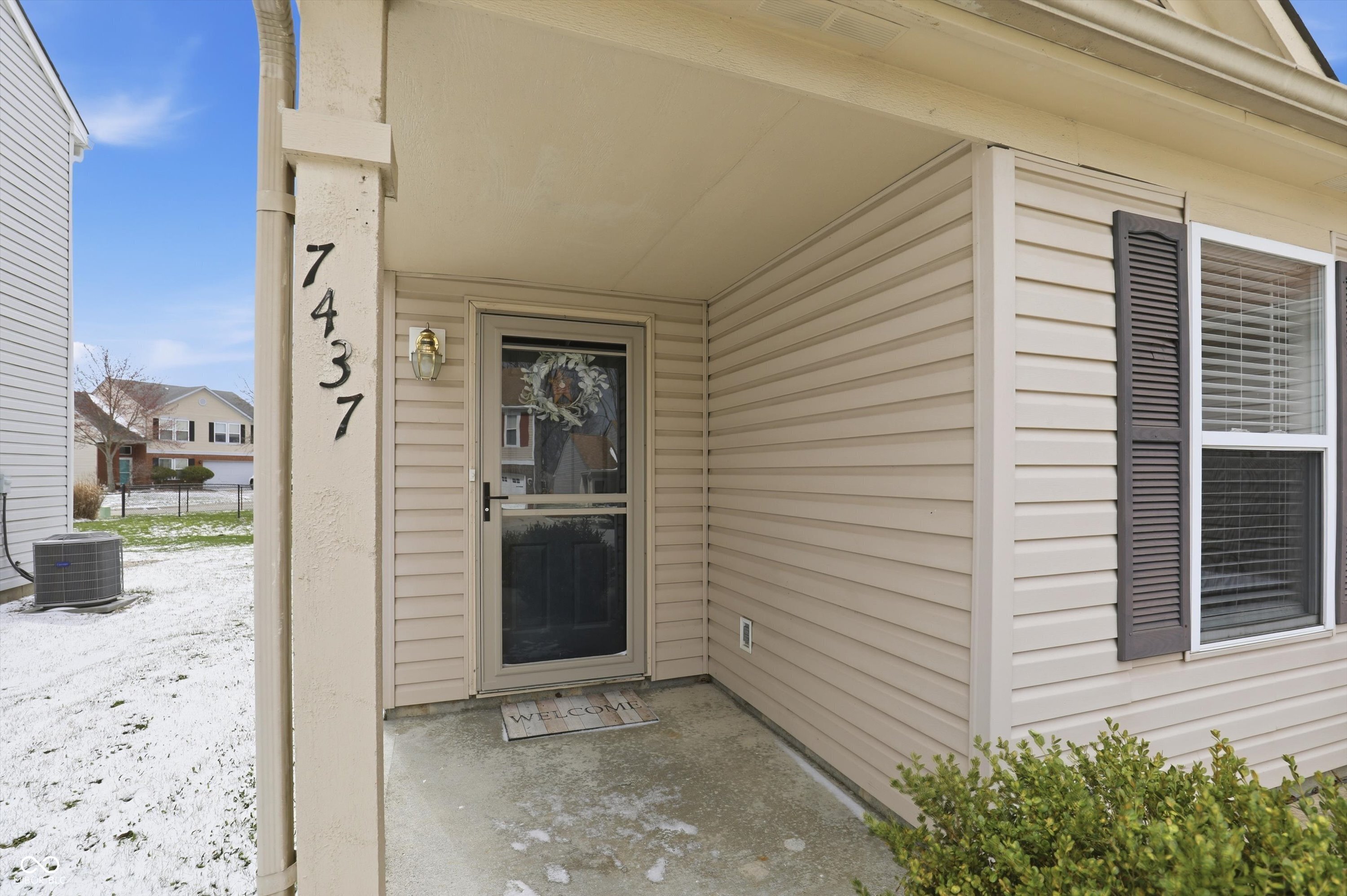 7437 Sedgewick Way Indianapolis, IN 46256 - Photo 4 of 33