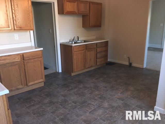 748 East Locust Street Canton, IL 61520 - Photo 5 of 25 Gallery Image 5