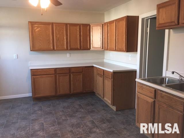 748 East Locust Street Canton, IL 61520 - Photo 8 of 25 Gallery Image 8