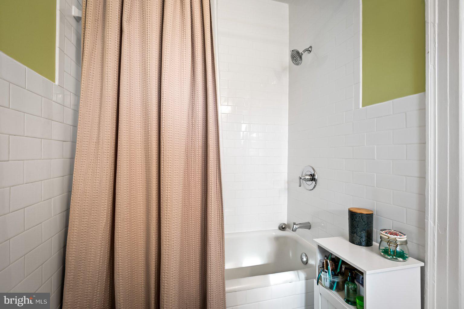 610 Somerset Road, Unit 302 Baltimore, MD 21210 - Photo 23 of 35 one of two bathrooms