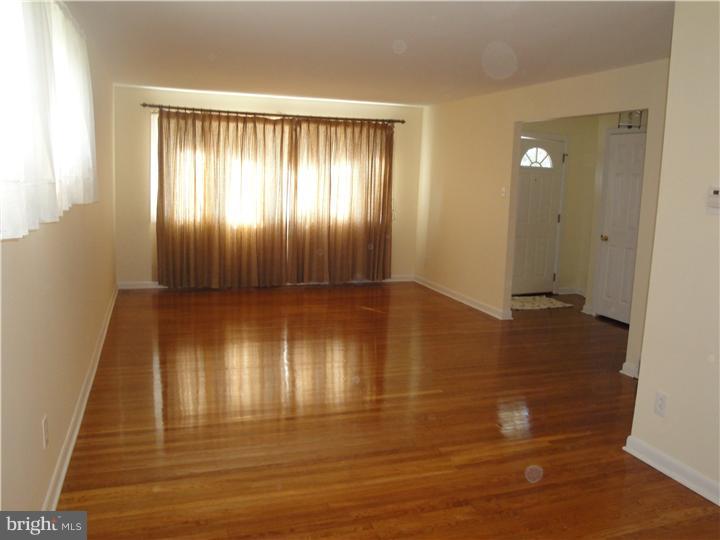 327 Sheffield Road Cherry Hill, NJ 08034 - Photo 22 of 23 Living Room
