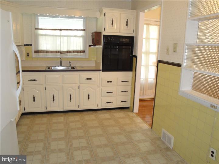 327 Sheffield Road Cherry Hill, NJ 08034 - Photo 5 of 23 Kitchen
