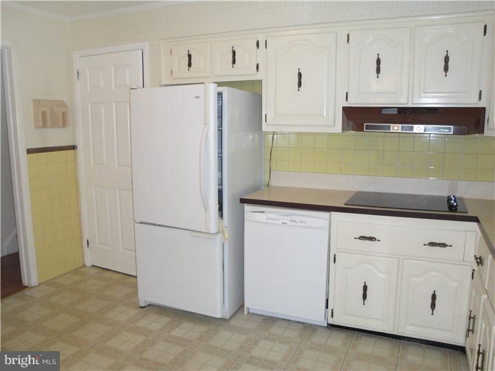 327 Sheffield Road Cherry Hill, NJ 08034 - Photo 6 of 23 Kitchen
